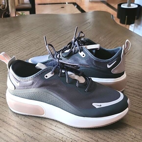 Nike Women's Black and Gray Sneakers - Picture 2 of 11